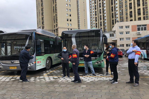 中共鄭州赫喆文化傳播有限公司黨支部開展“疫情防控常態(tài)化，為公共交通助力”志愿服務(wù)實(shí)踐活動(dòng)