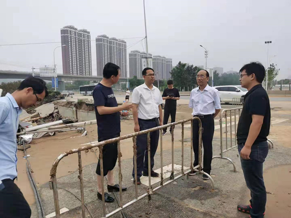 集團(tuán)公司黨委書記、董事長、總經(jīng)理秦廣遠(yuǎn)赴市政項(xiàng)目檢查指導(dǎo)災(zāi)后恢復(fù)重建工作